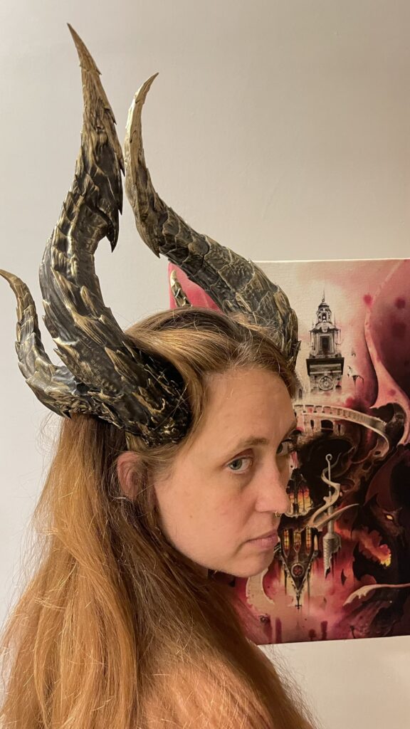 Mujer con cuernos impresos 3d